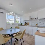 Firule Hidden Gem Apartament *
