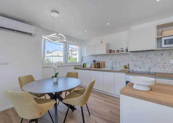 Firule Hidden Gem شقة *